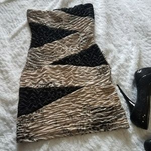 Strapless patterned dress